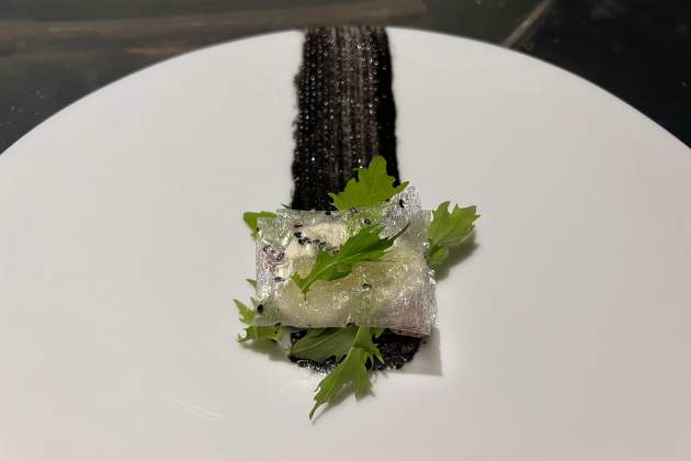 Milhojas de lima y wasabi con sésamo negro Enigma Rocía Molinero Trias Milhojas de lima y wasabi con sésamo negro Enigma Rocía Molinero Trias