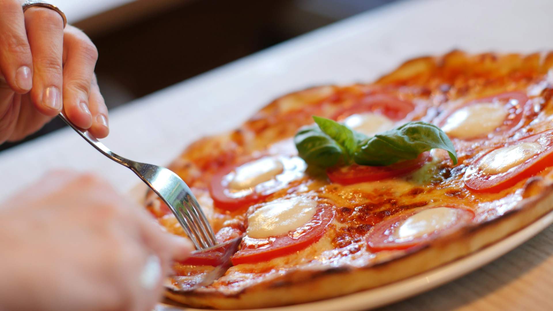 Sembla pizza, però és una recepta lleugera i rica en proteïnes: es prepara en minuts
