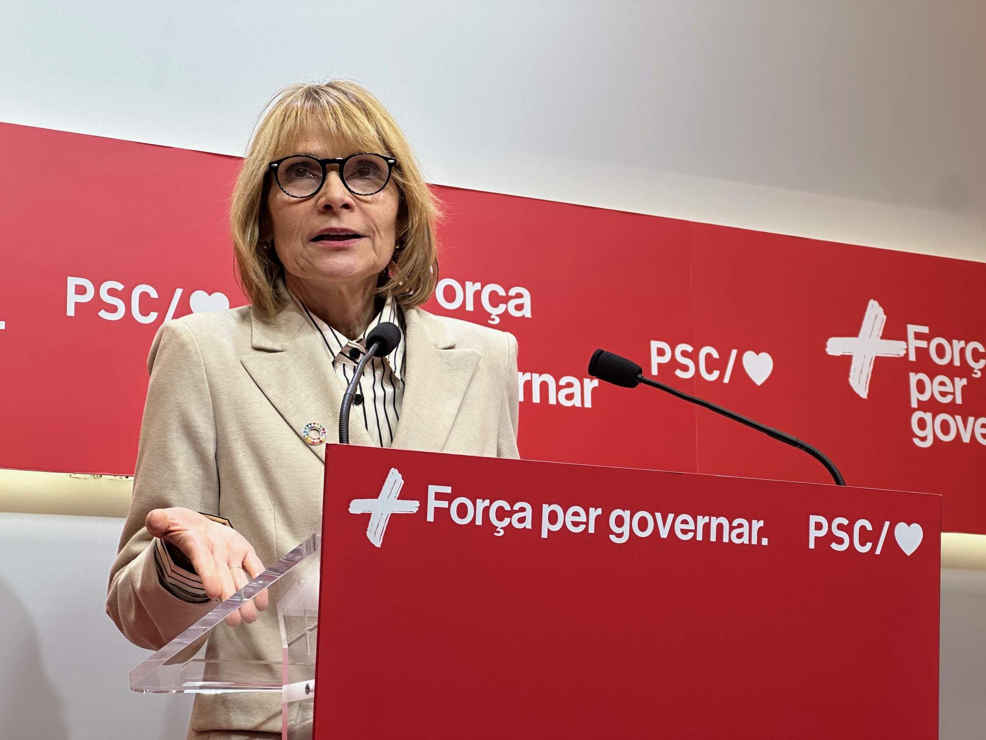 El PSC sostiene que la bandera española debe ondear siempre en el Parlament, junto a la catalana