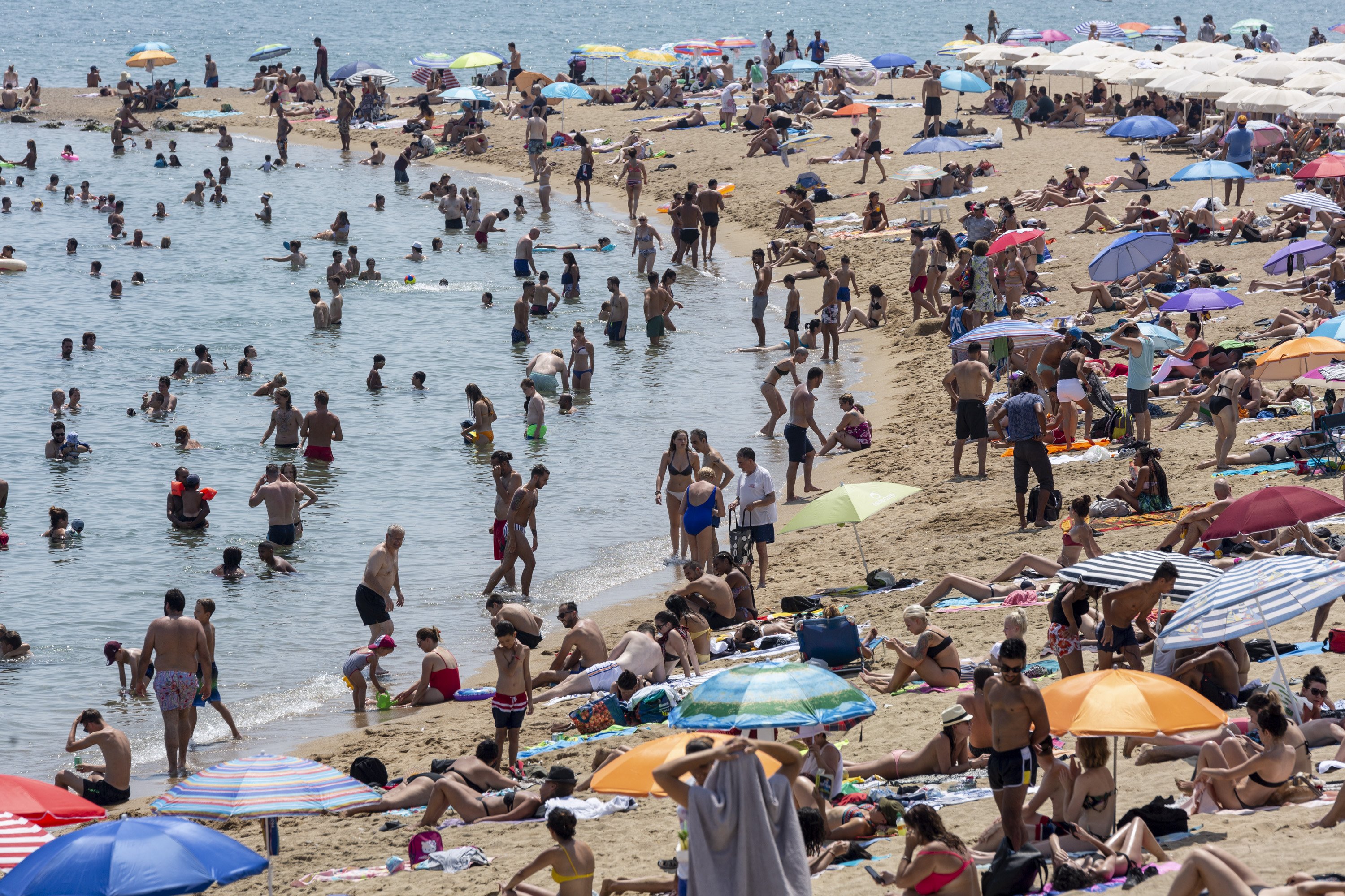 "No diguis a ningú que has estat a Barcelona": la lluita dels veïns contra el turisme