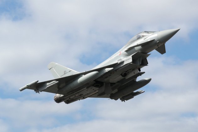 Eurofighter Typhoon 2000 suelto militar - ejercido de aire