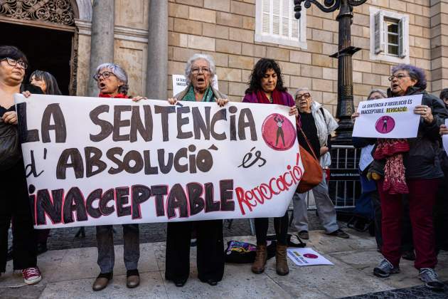 Concentracio Barcelona contra sentencia absolucio Dani Alves / Montse Giralt Concentracio Barcelona contra sentencia absolucio Dani Alves / Montse Giralt