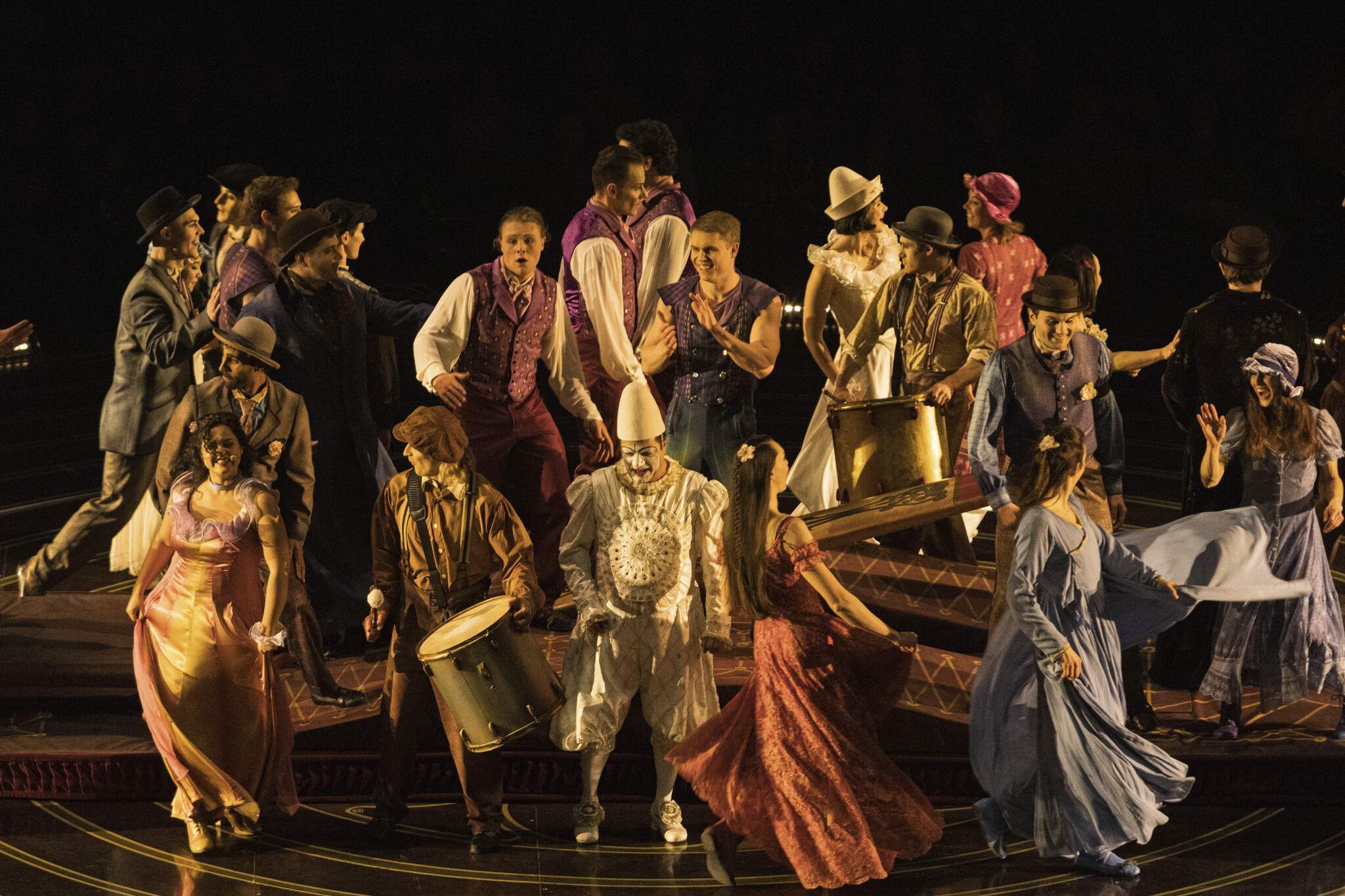 La poesia del Cirque du Soleil: el viatge oníric de 'Corteo' arriba al Palau Sant Jordi