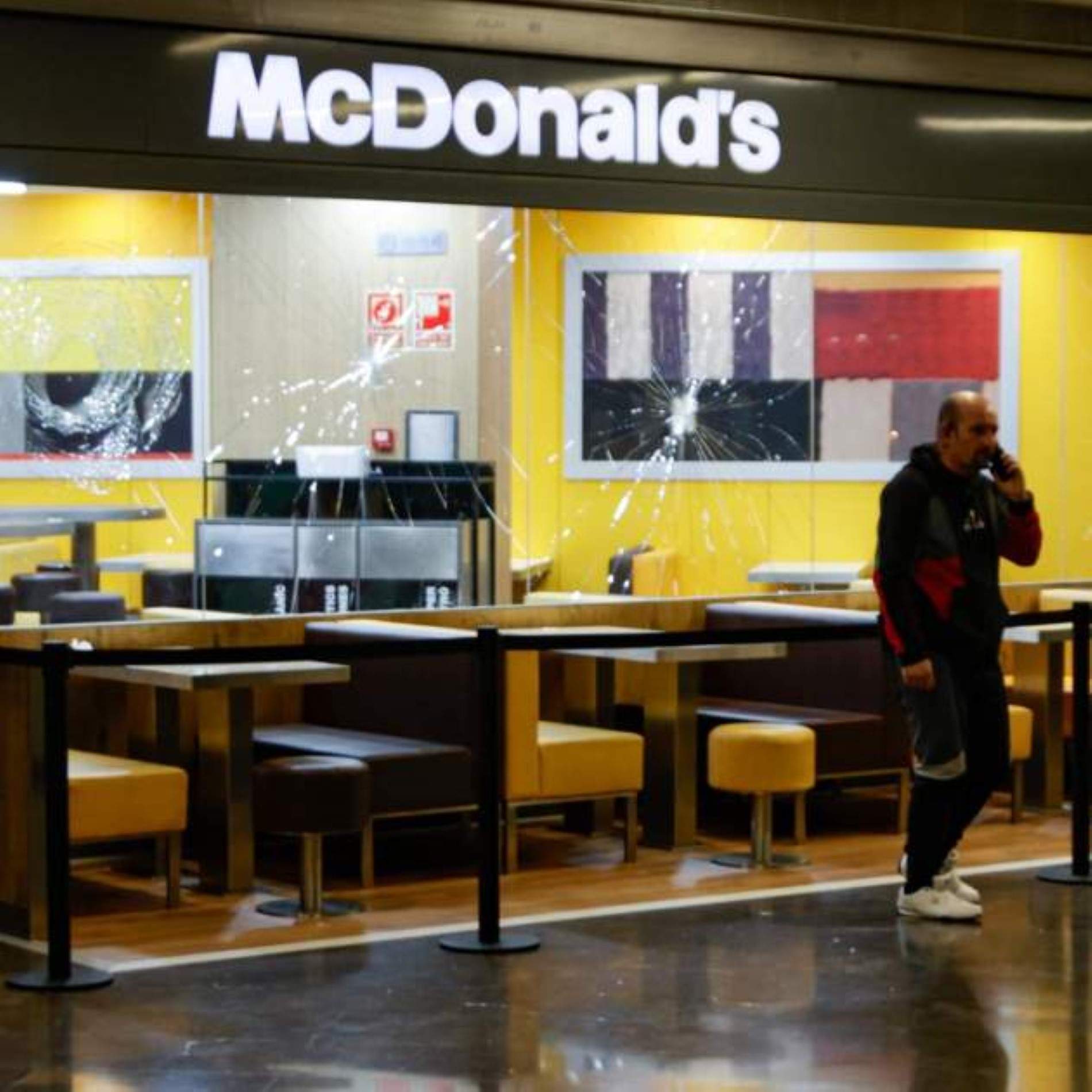 Mocador palestí, destral comprada en un basar i comiat: claus de l'atac gihadista al McDonald's de Badalona