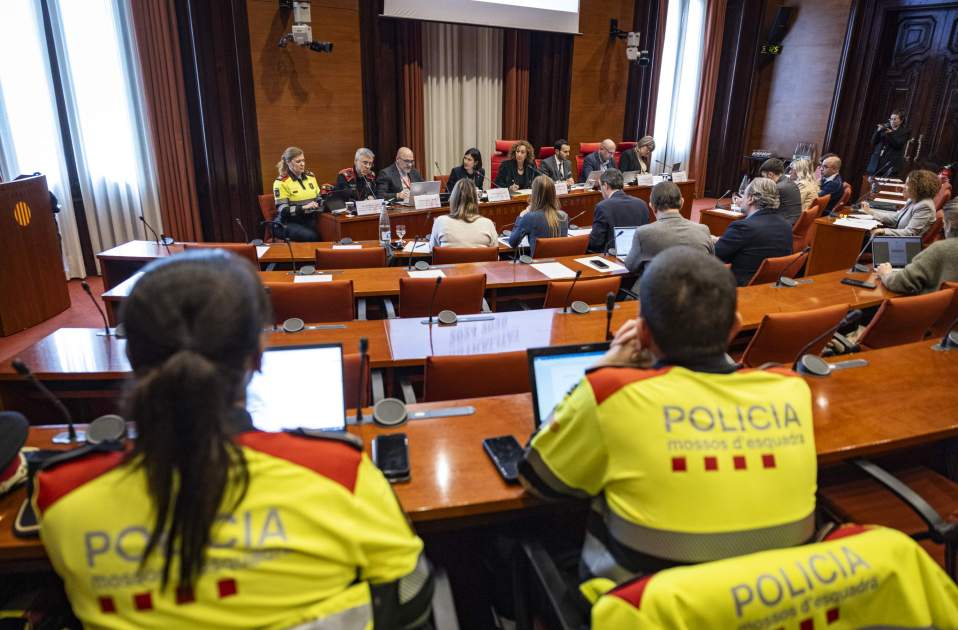 Nùria Parlón, consellera d'Interior al Parlament sobre trànsit / foto: Carlos Baglietto Nùria Parlón, consellera d'Interior al Parlament sobre trànsit / foto: Carlos Baglietto