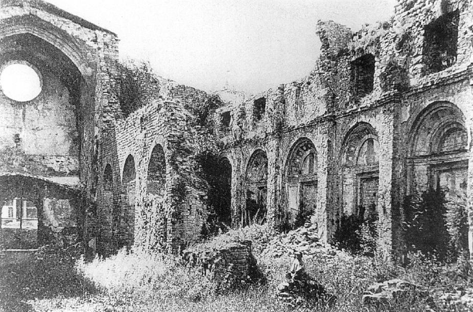 Los "Tiradores de Isabel II" saquean y destruyen el monasterio de Ripoll