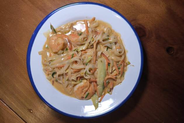 Tallarines amb curri i llet de coco 