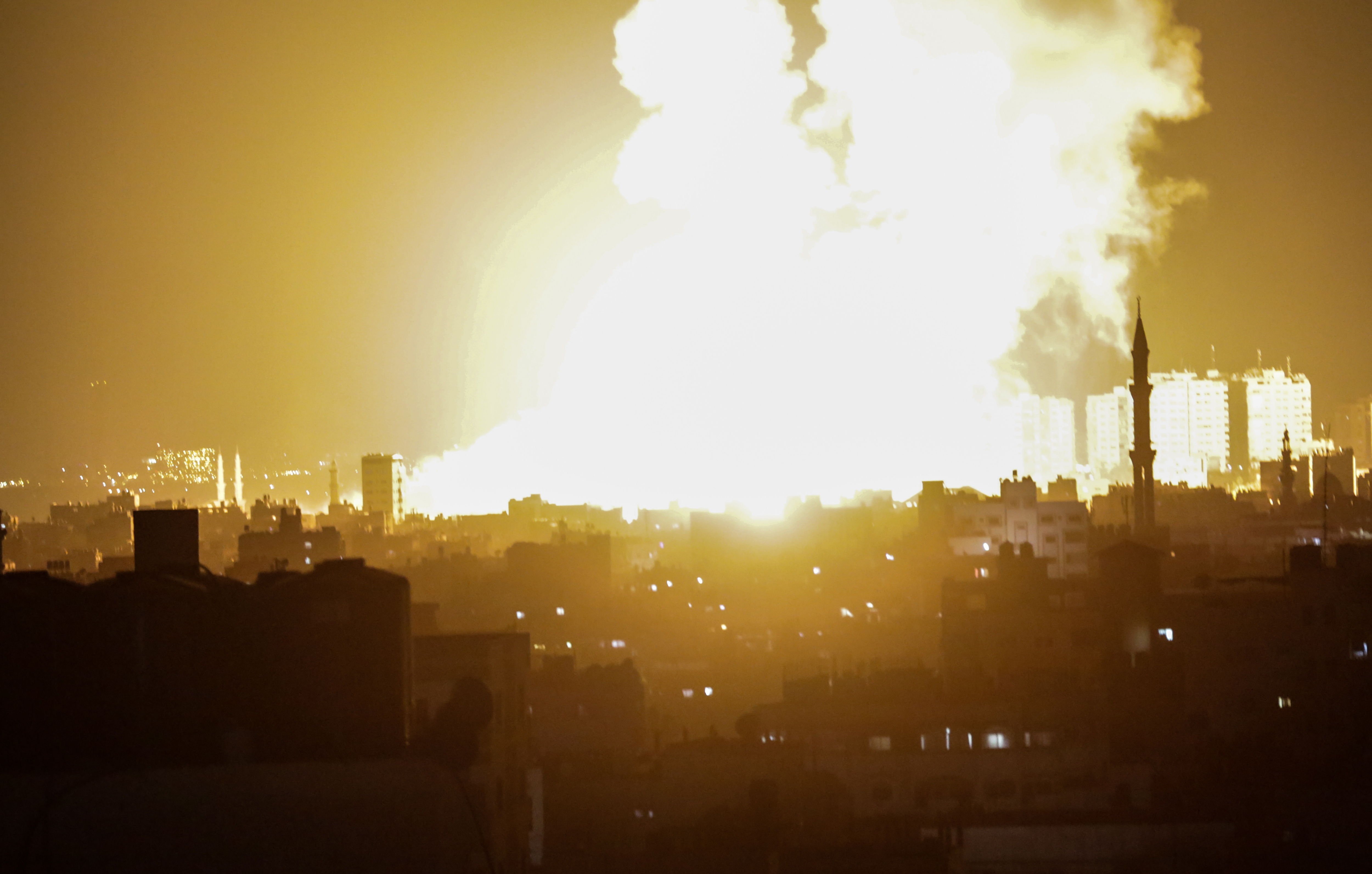 Tres muertos en Gaza en una violenta noche de bombardeos