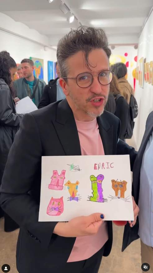 Enric Lucena a su expo, Instagram Enric Lucena a su expo, Instagram