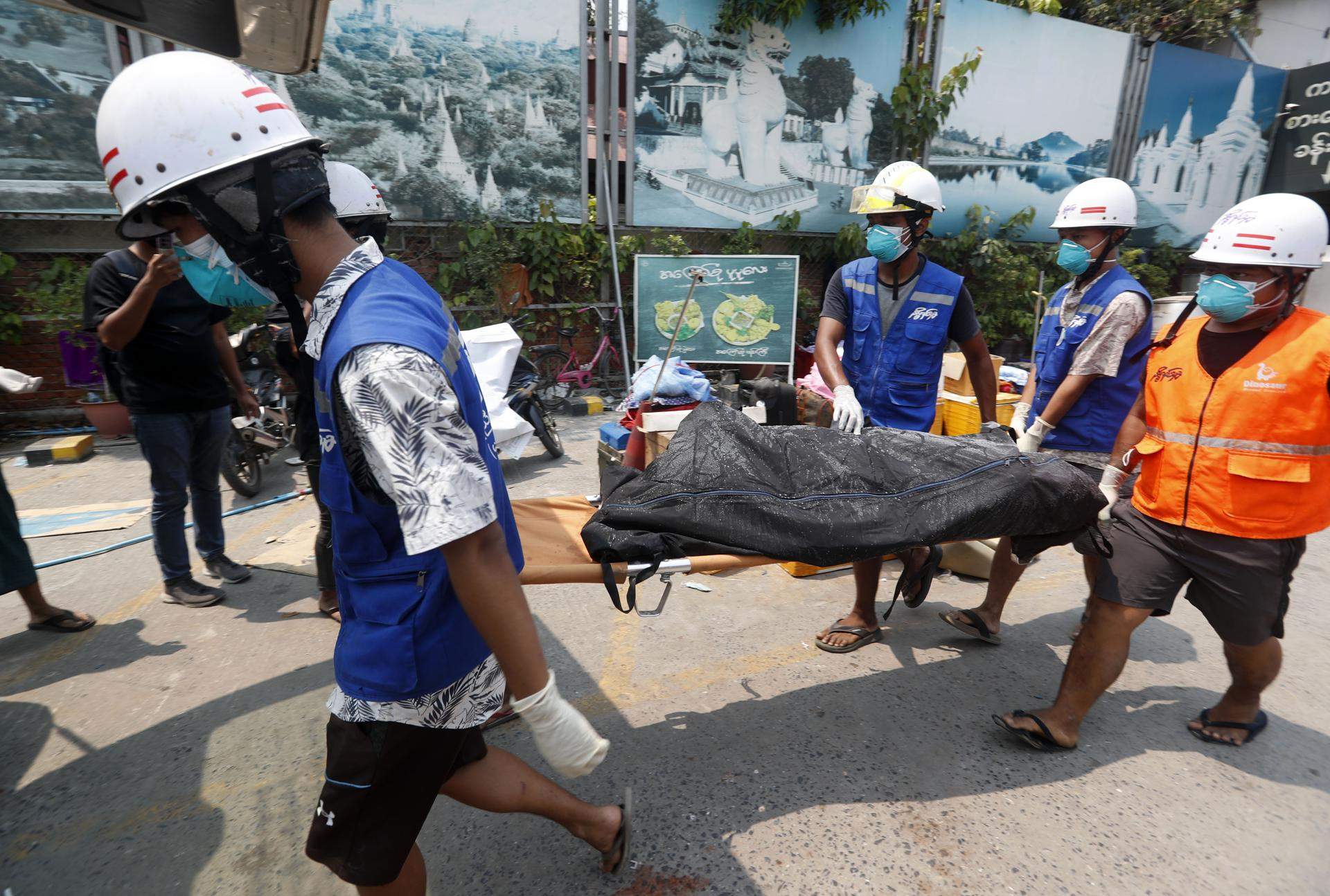 Myanmar: ones supersòniques, risc de còlera i la ciutat d'or destrossada