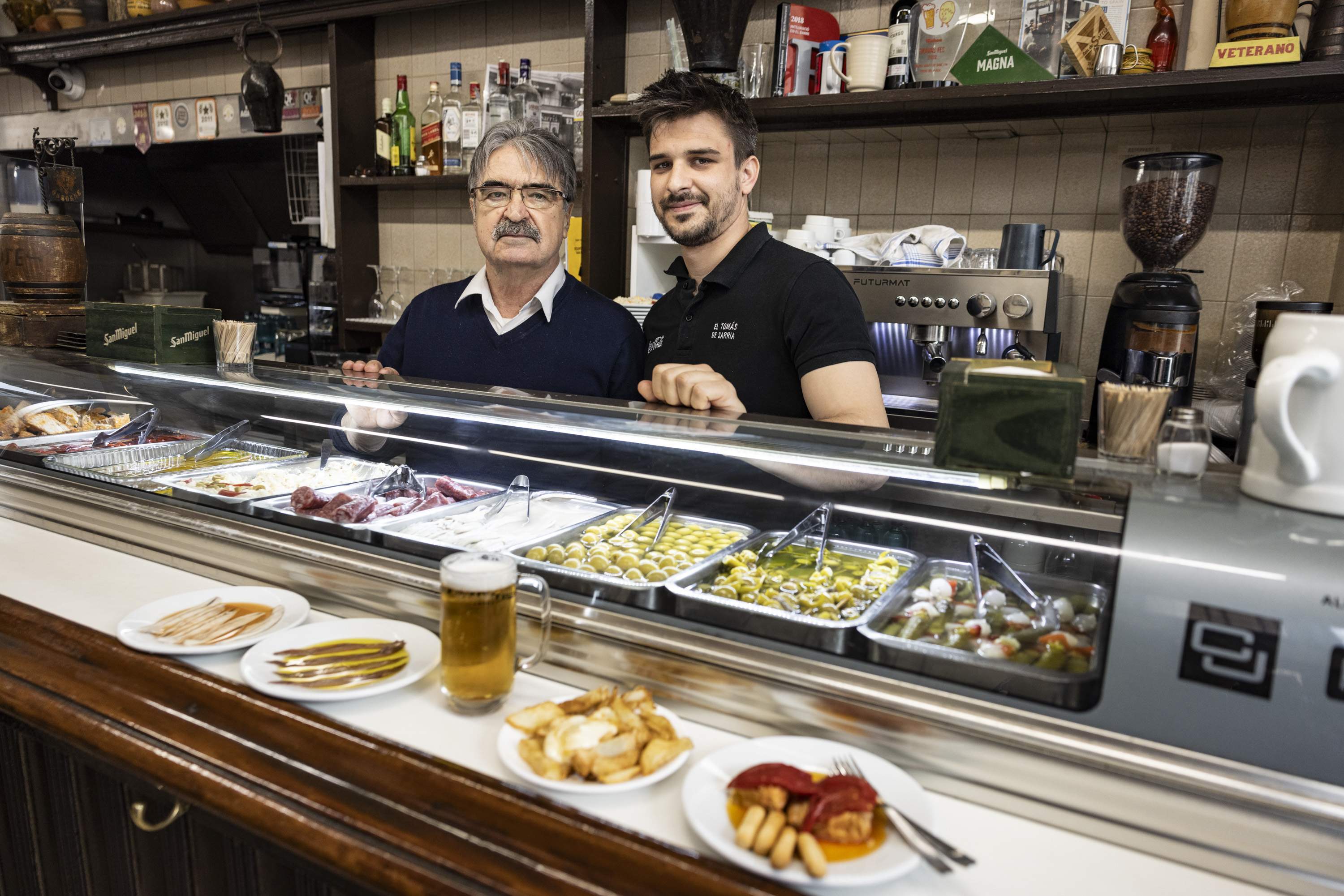 Las mejores bravas de Barcelona se siguen sirviendo en este bar emblemático de Sarrià