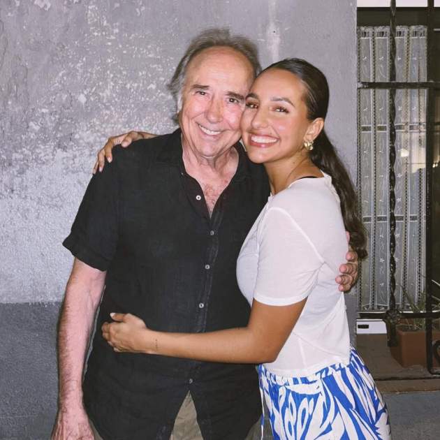 Joan Manuel Serrat con su nieta Luna Serrat Instagram Joan Manuel Serrat con su nieta Luna Serrat Instagram