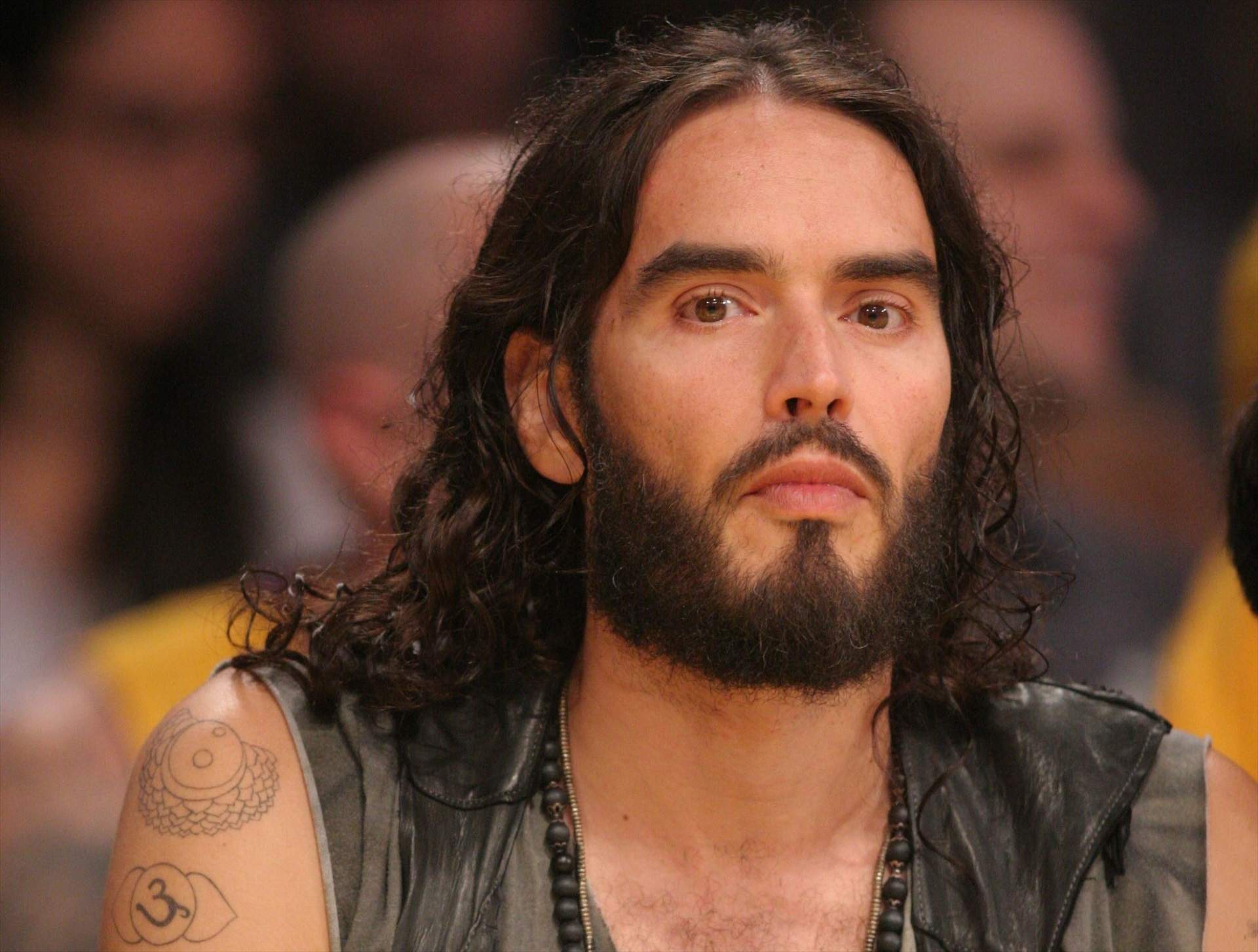 L'actor britànic Russell Brand, acusat de violació i agressió a quatre dones