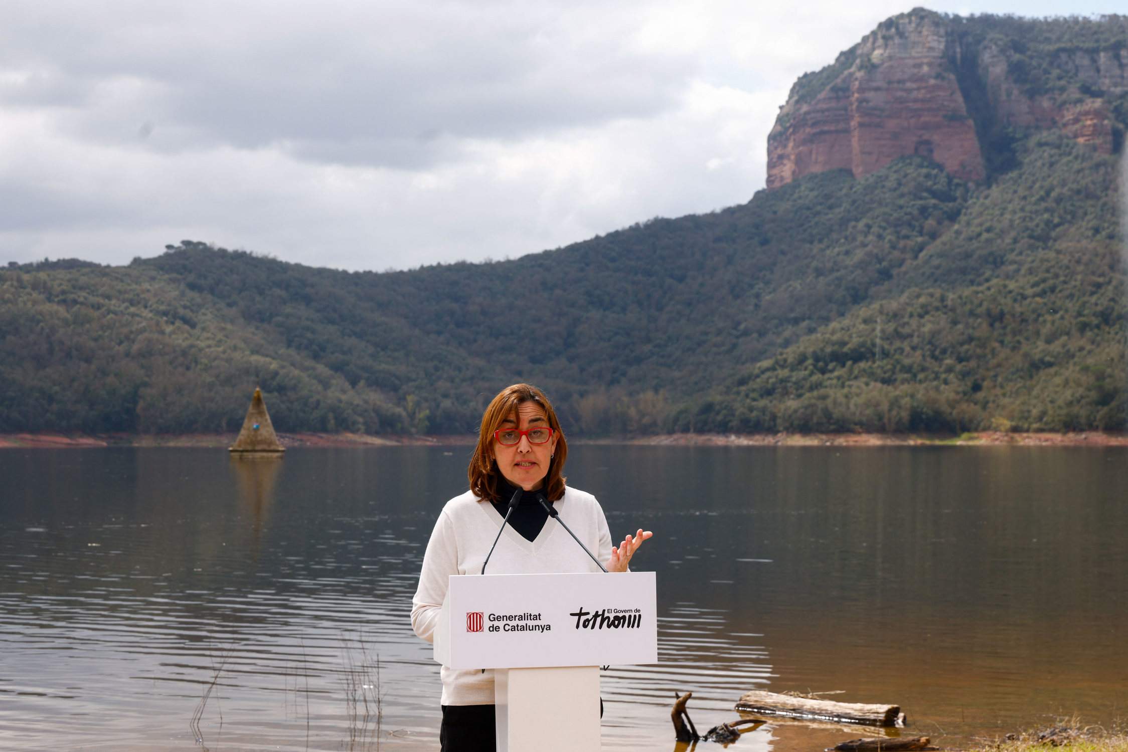 La portaveu del Govern, la consellera Silvia Paneque, durant l'anunci del final de les restriccions, aquest dissabte (Quique García EFE)