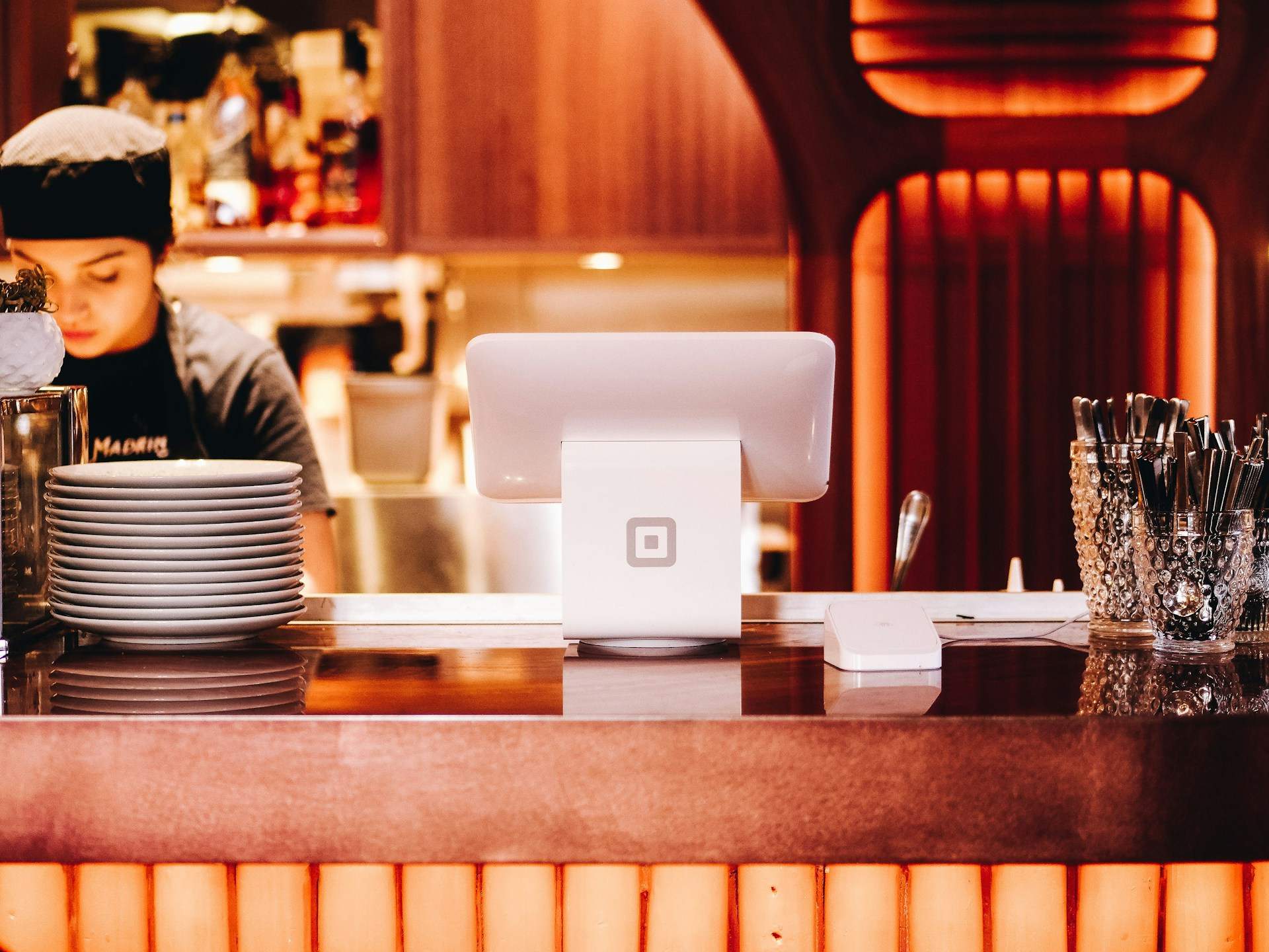 Els 5 restaurants a Barcelona que et recomana la intel·ligència artificial: hi estàs d'acord?