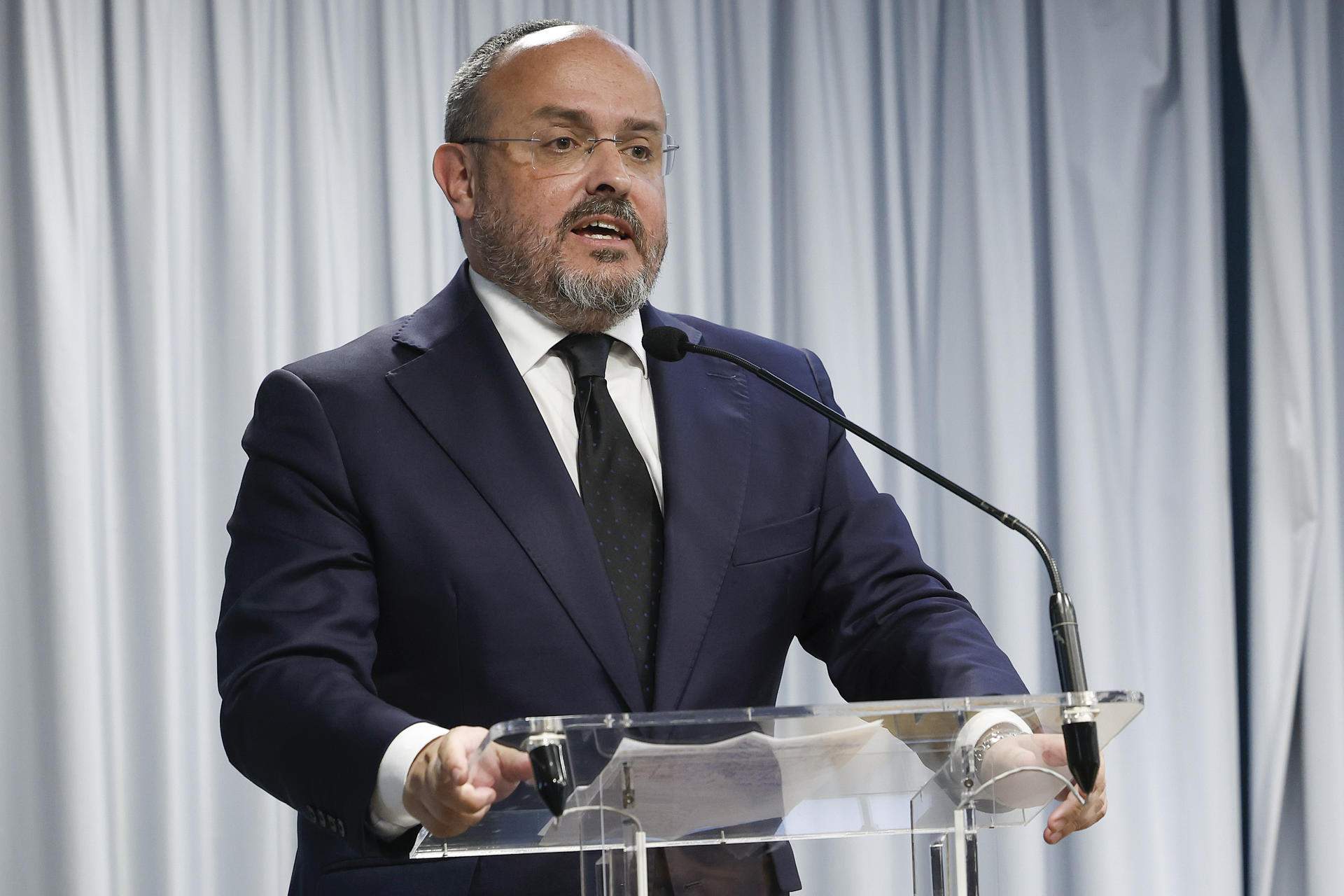 Fernández pide una reforma constitucional y equipara los "escándalos" del PSOE con el procés en Catalunya