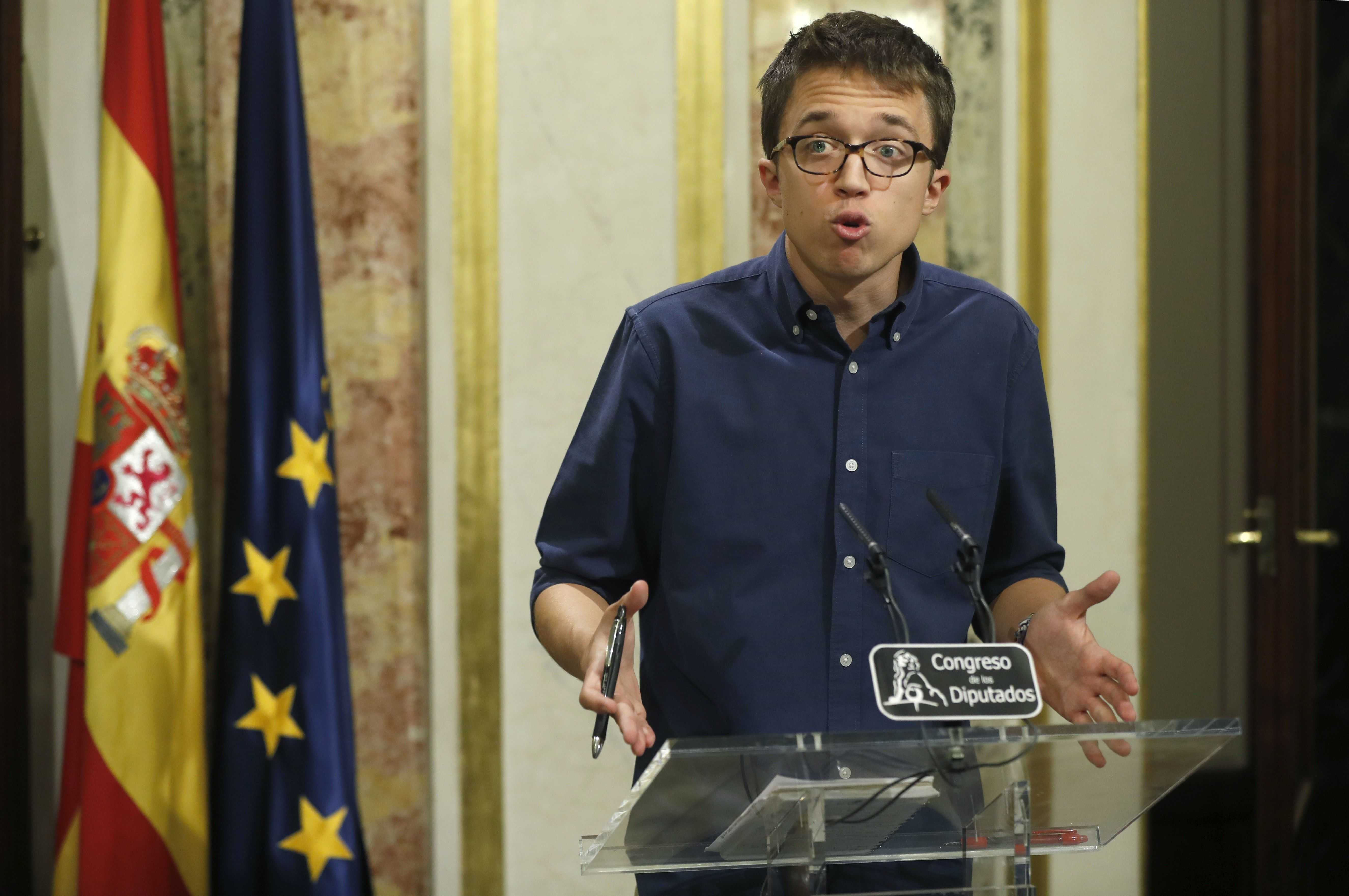Errejón lamenta la dejadez del discurso de Rajoy y carga contra el PSOE