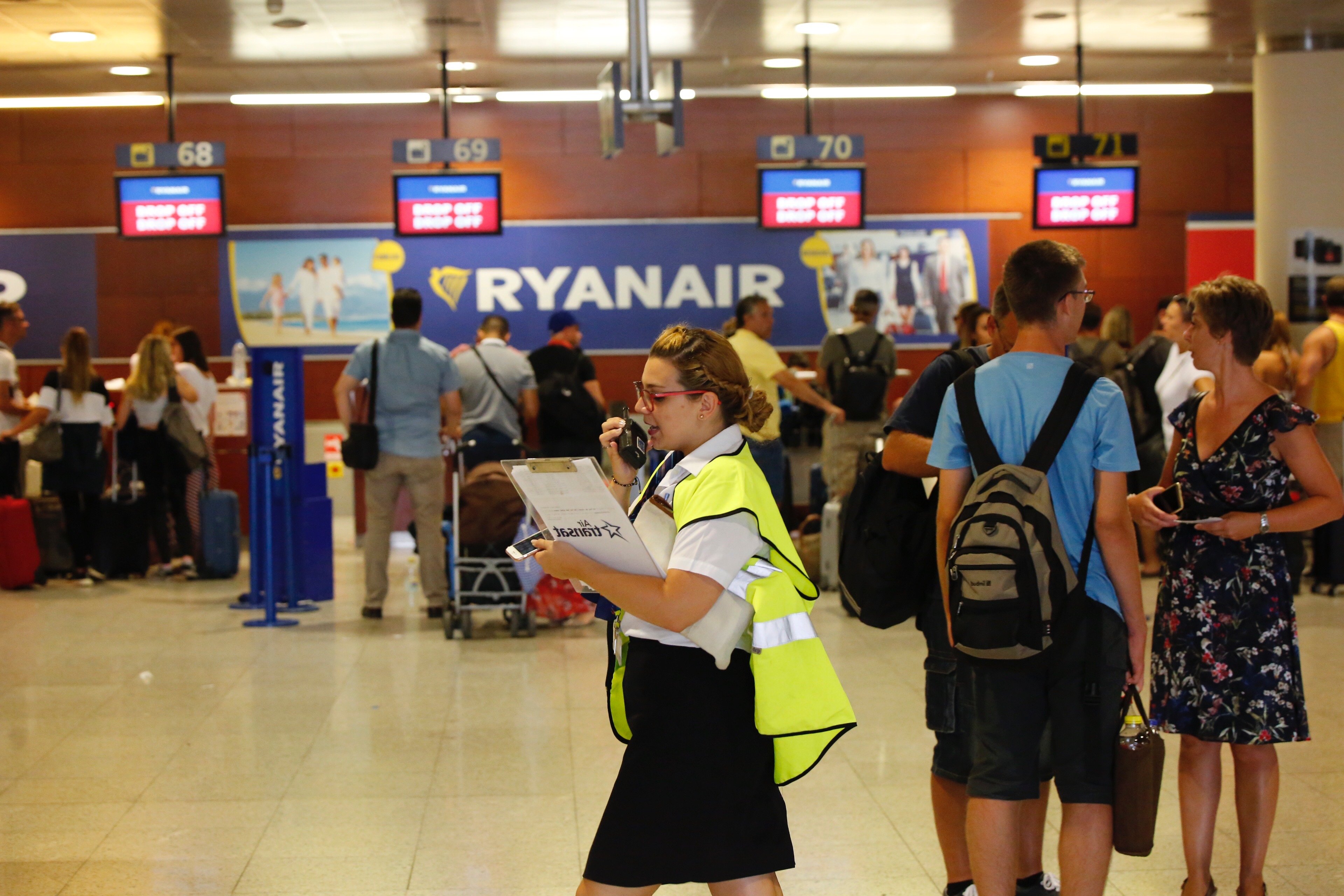 Els tripulants de cabina de Ryanair mantenen deu dies de vaga al setembre