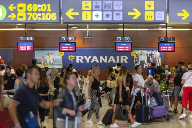 Aeroport del prat T2 Ryanair mostradors embarcament - Sergi Alcazar