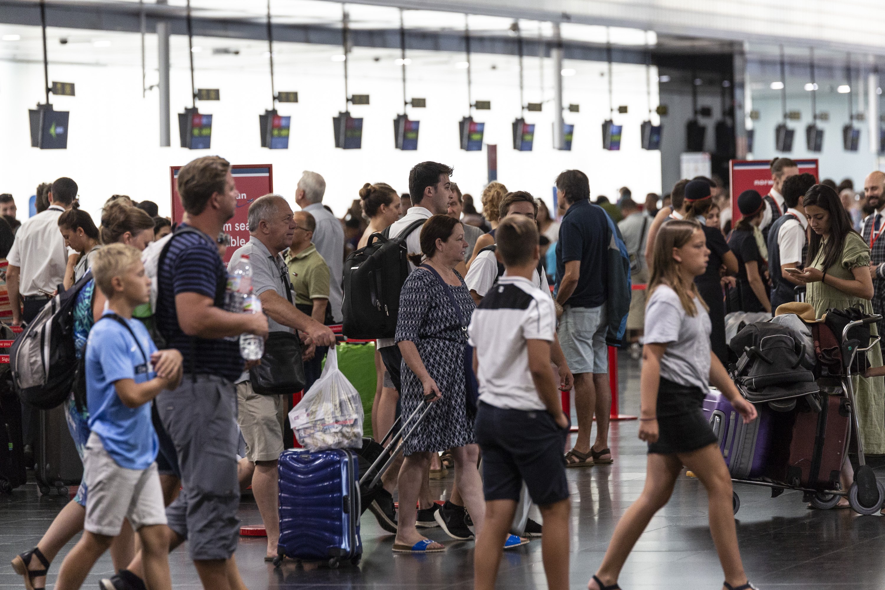 El Prat supera los 3,2 millones de pasajeros en enero, un 7,1% más