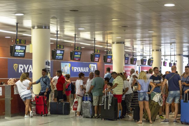 Aeroport del prat T2 Ryanair Sergi Alcazar 04