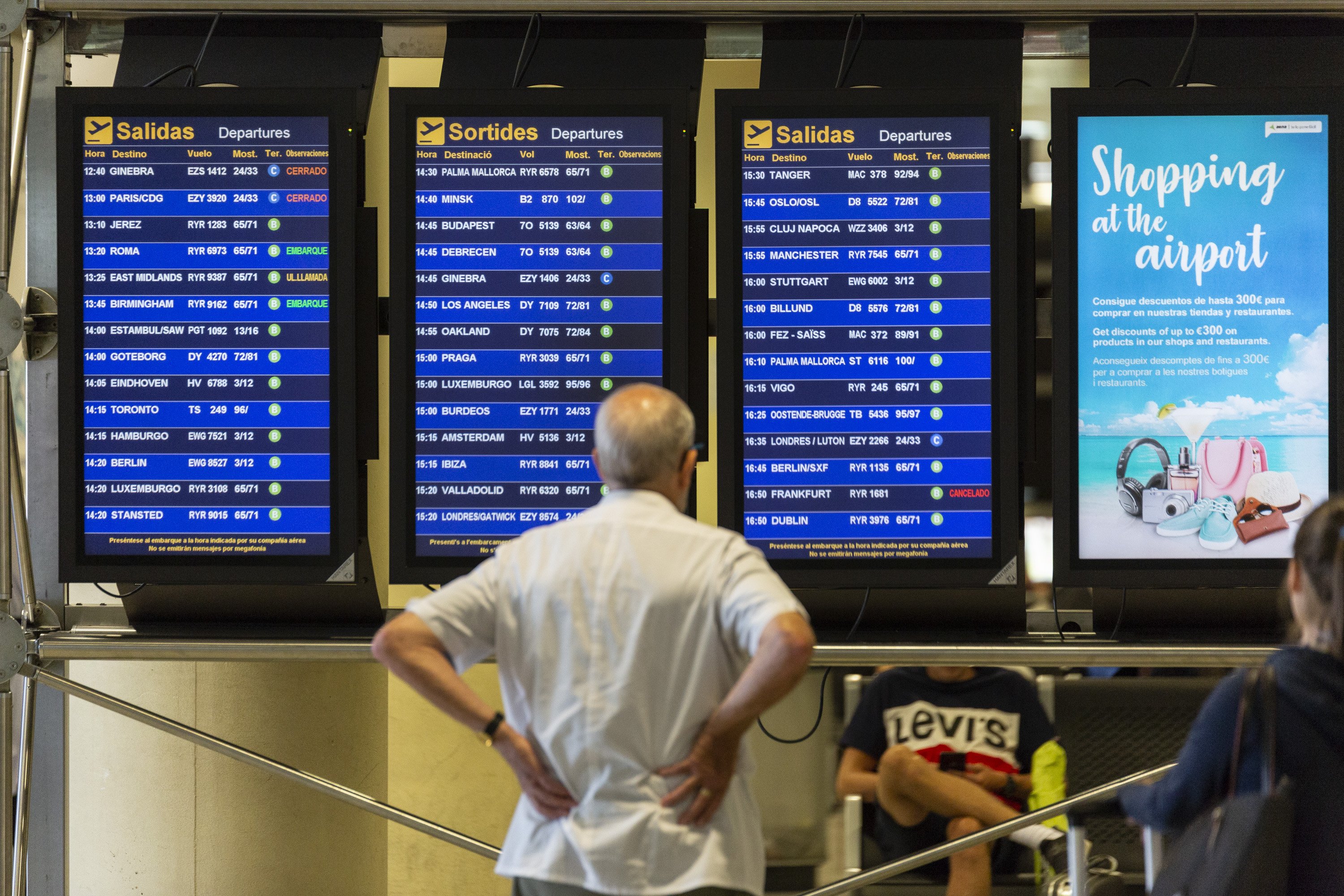 Foment busca solucions a "la cronificació dels retards" de l'aeroport del Prat