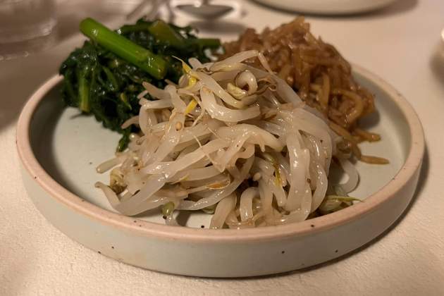 Banchan, variat de verdures en conserva / Foto: Rosa Molinero Trias Banchan, variat de verdures en conserva / Foto: Rosa Molinero Trias