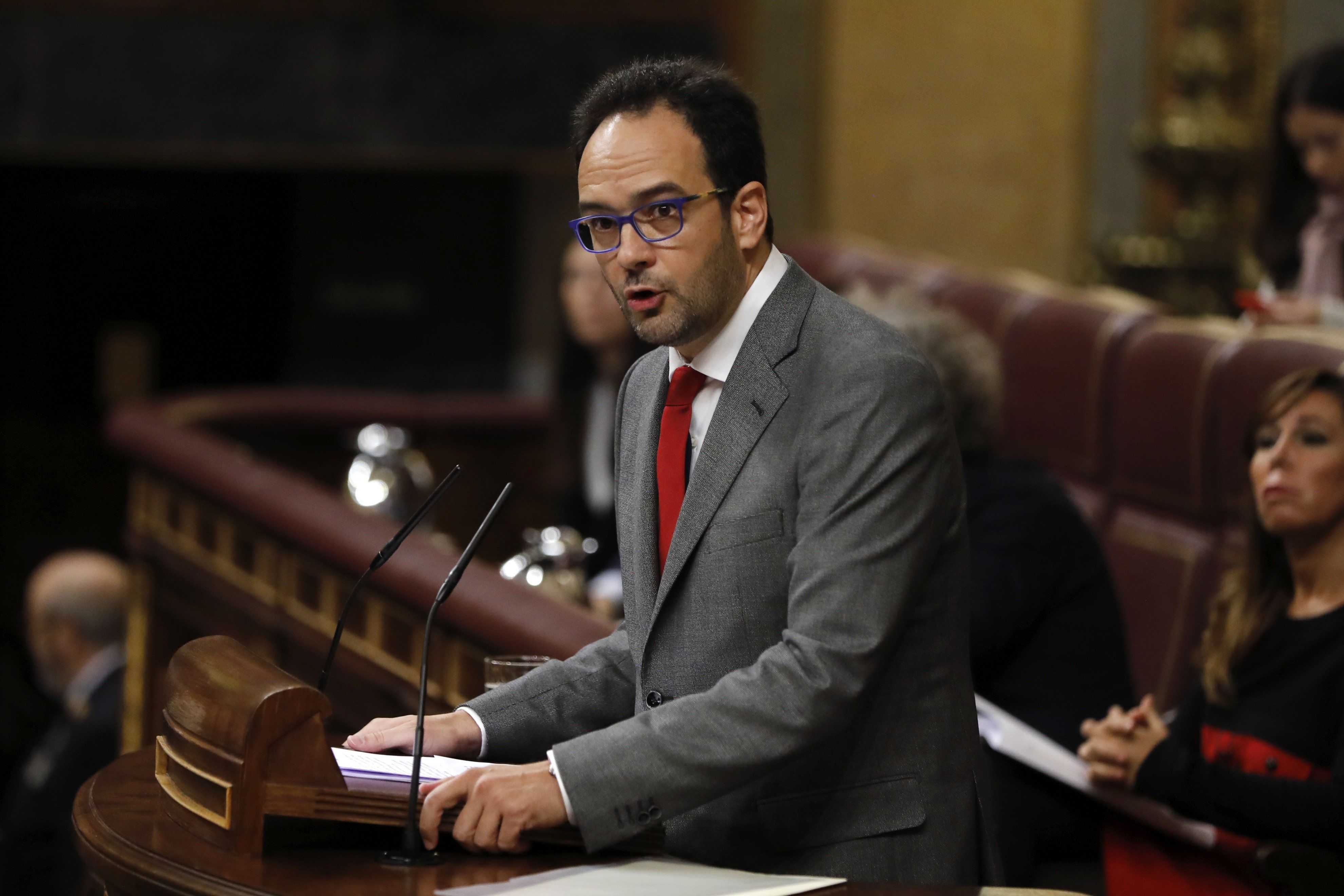 Hernando justifica l'abstenció: "Vostè no ens agrada, senyor Rajoy, però Espanya sí"