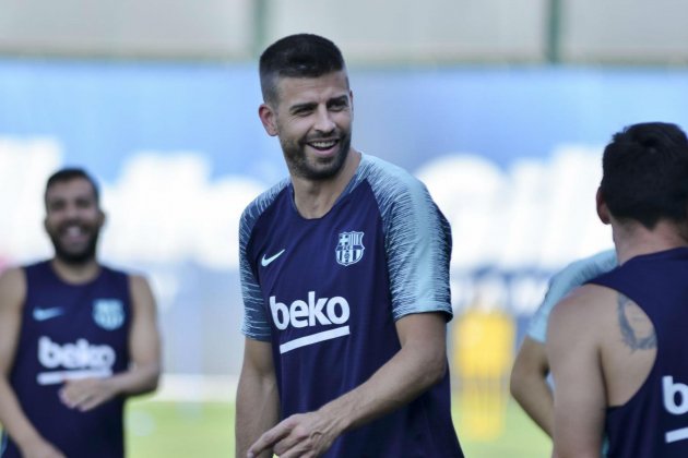 piqué entrenament FCB (2) piqué entrenament FCB (2)