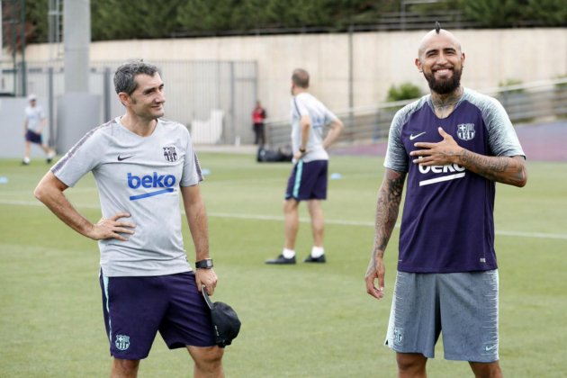 Ernesto Valverde Arturo Vidal entrenament   FCB