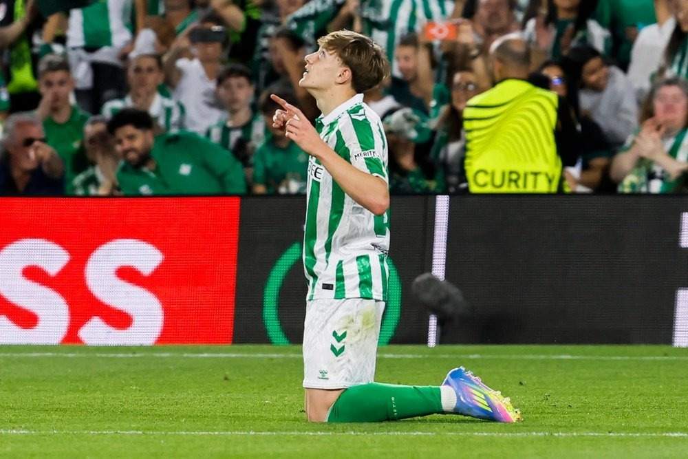 El Manchester United pide a Jesús Rodríguez en la operación Antony