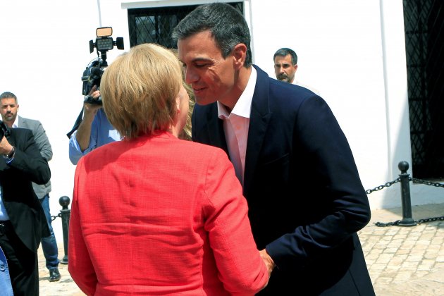 pedro sanchez merkel golpeo EFE