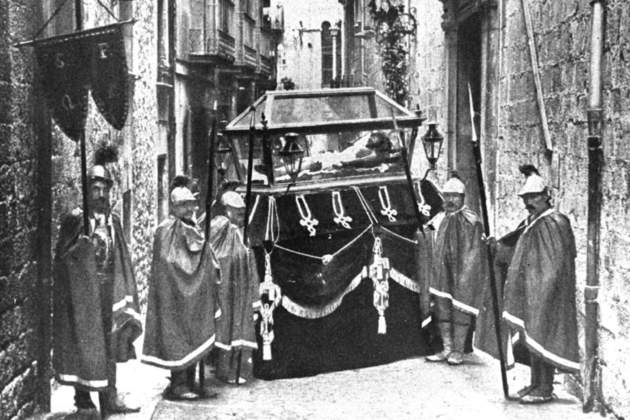 Paso del Sant Sepulcre. Procesión del Viernes Santo. Girona (1934). Fuente Ayuntamiento de Girona