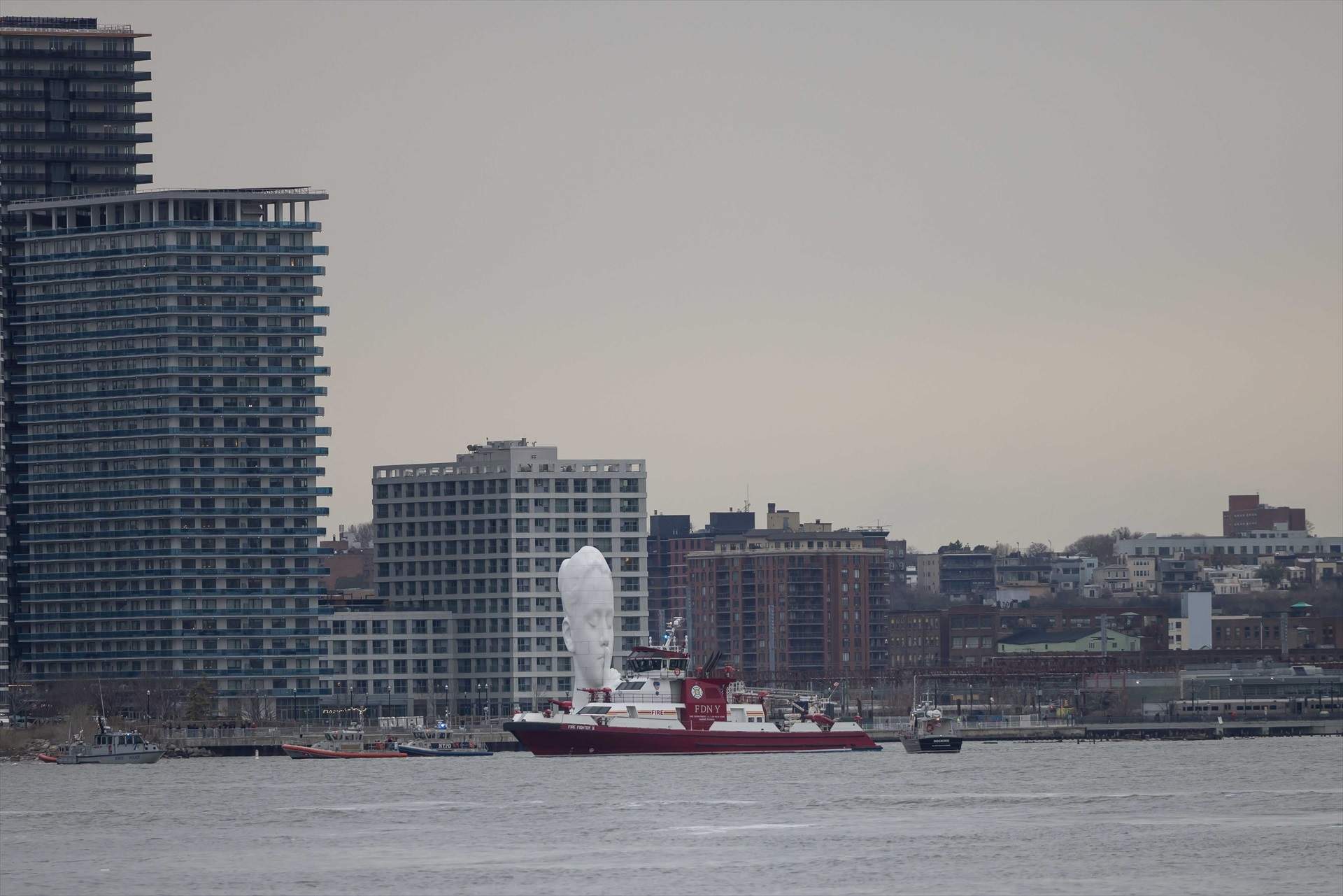 Nuevo accidente aéreo en Estados Unidos: una avioneta con seis pasajeros se estrella en Nueva York