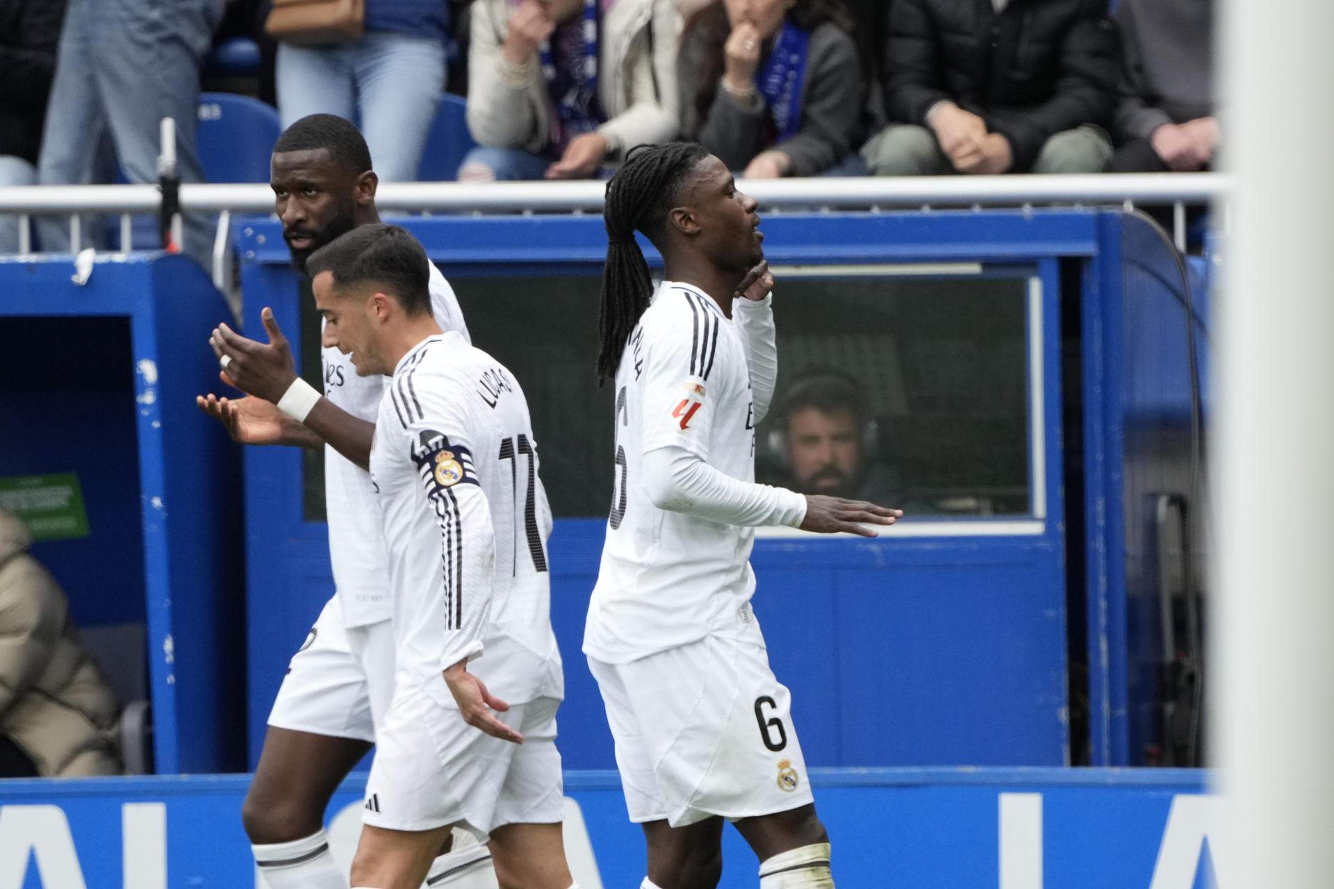 El Reial Madrid tira d'ofici per vèncer l'Alabès (0-1) i no despenjar-se de la lluita per la Lliga