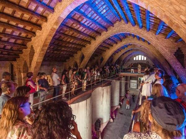 La bodega modernista de Rocafort de Queralt, diseñado por Cèsar Martinell, tal como está estructurado en la actualidad. La bodega modernista de Rocafort de Queralt, diseñado por Cèsar Martinell, tal como está estructurado en la actualidad.