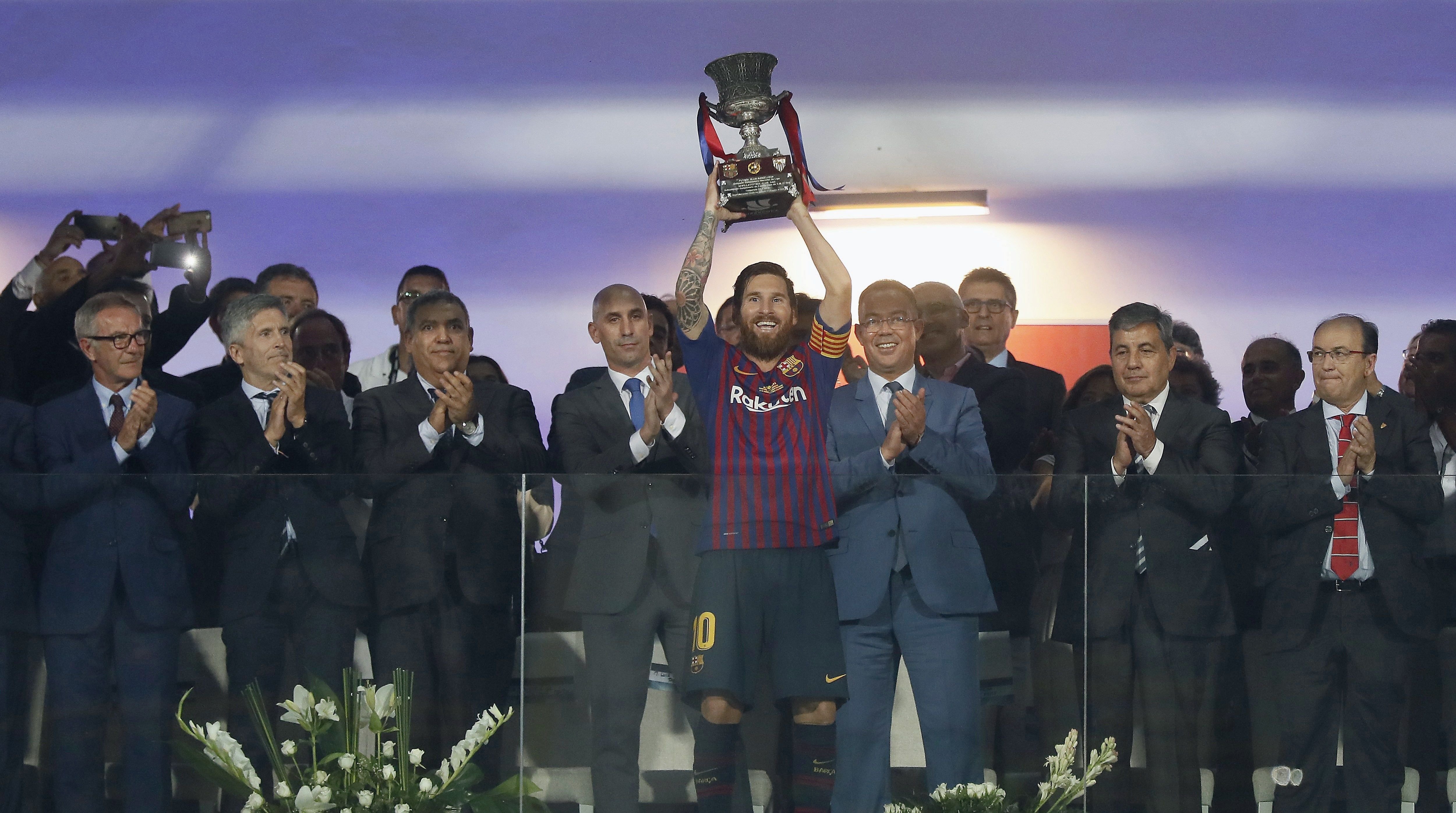 Messi celebra la primera capitanía del Barça con un nuevo récord