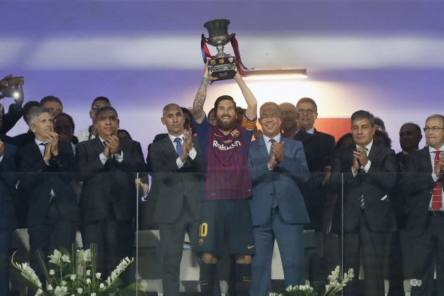 Messi aixeca titol Barça Sevilla Supercopa Espanya EFE