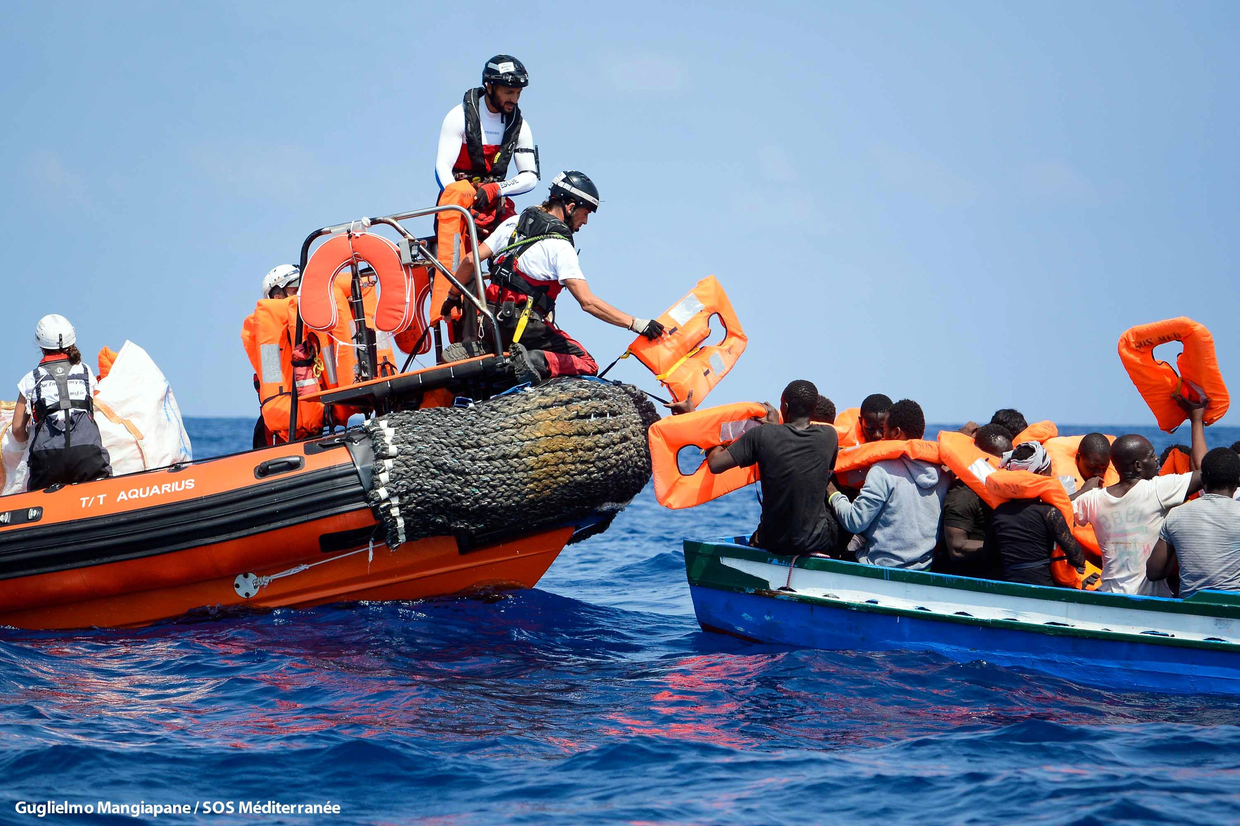 Barcelona se ofrece para acoger a los inmigrantes del Aquarius