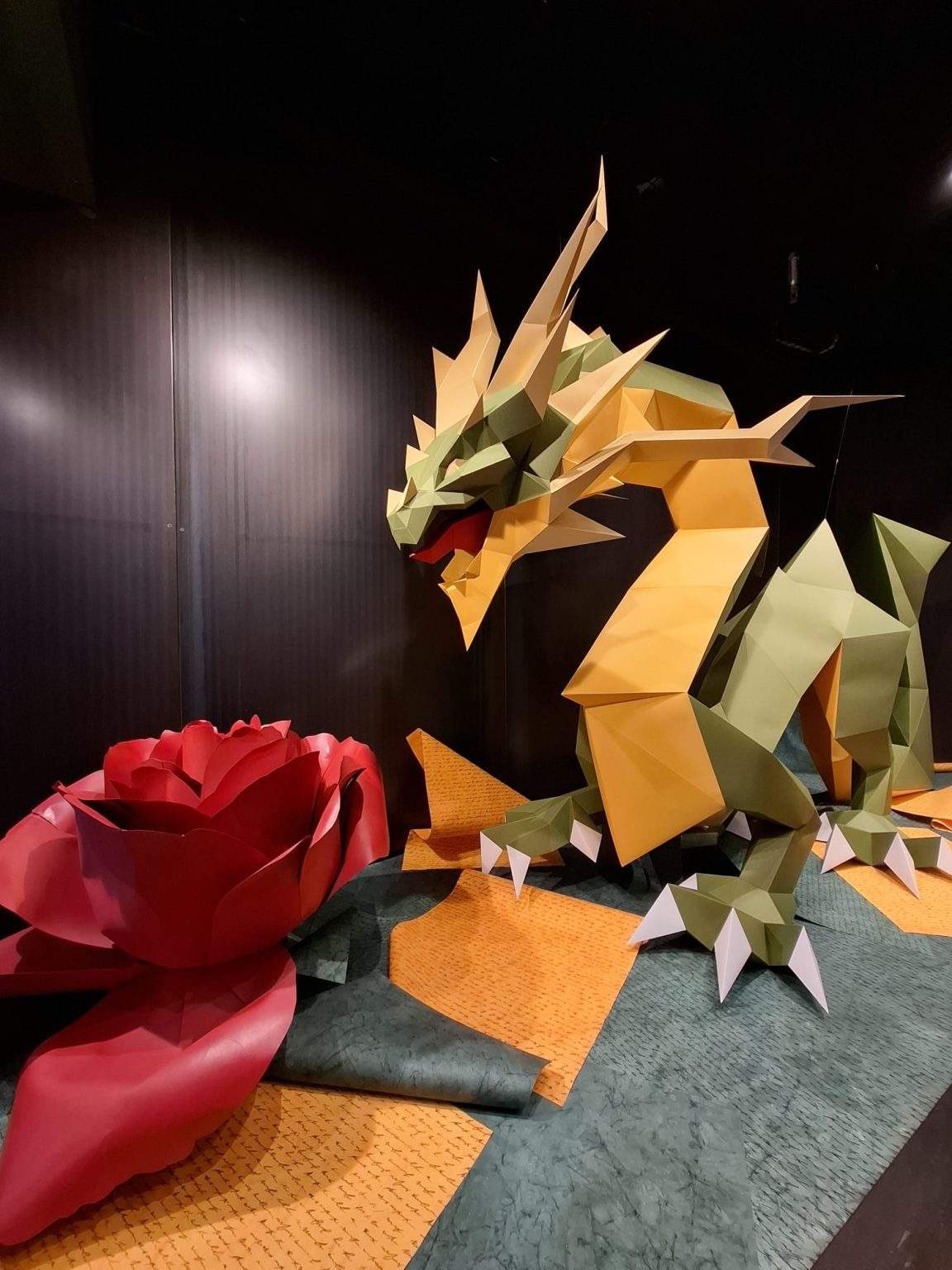 Raima transforma Sant Jordi amb una decoració espectacular i un drac gegant