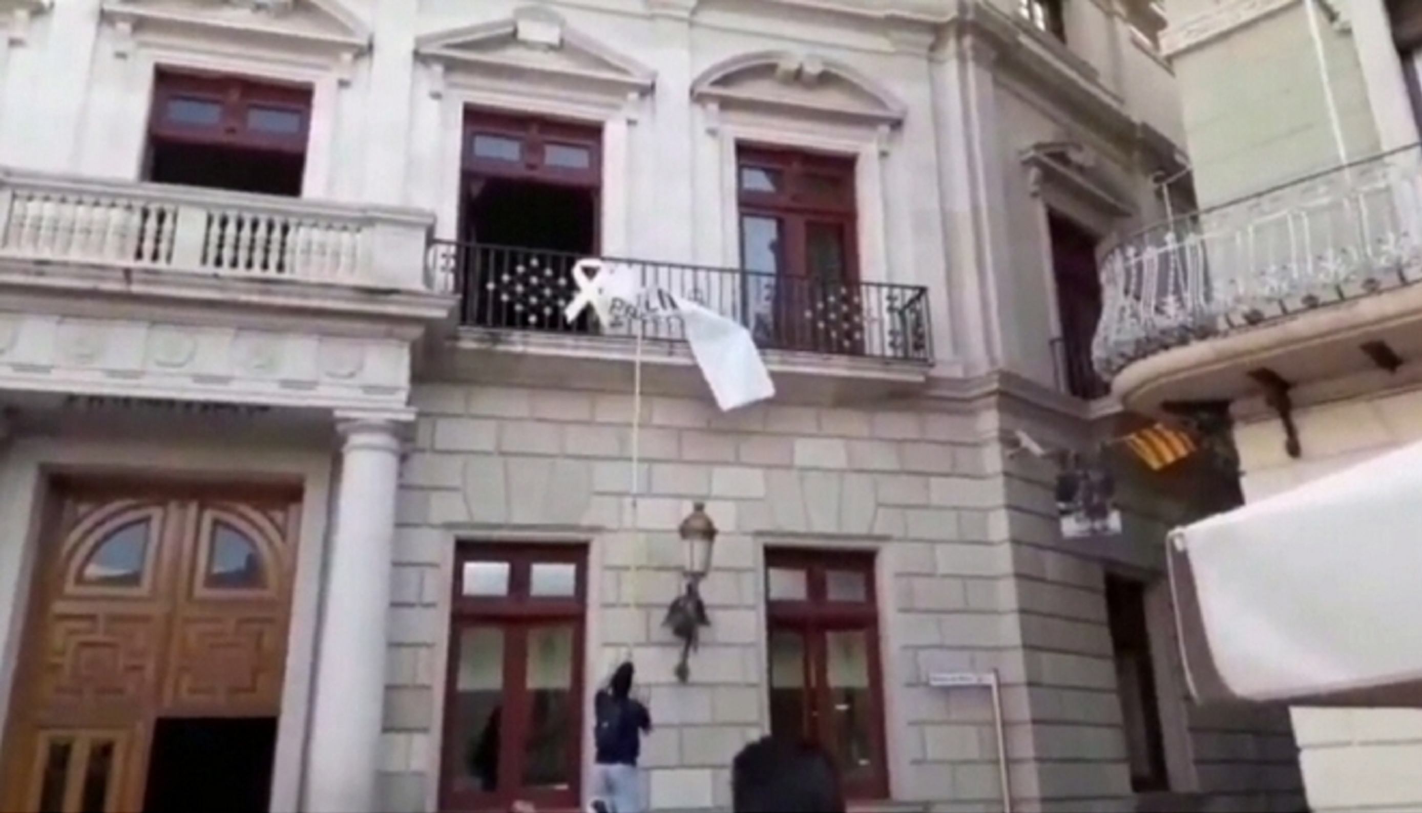 Ciutadans denunciarà l'alcalde de Reus per tornar a penjar la pancarta dels presos