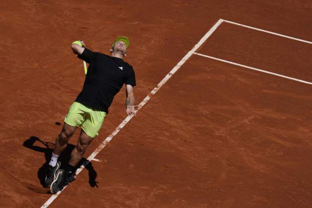 Un servicio de Alejandro Davidovich en el Barcelona Open Banco Sabadell / Foto: EFE