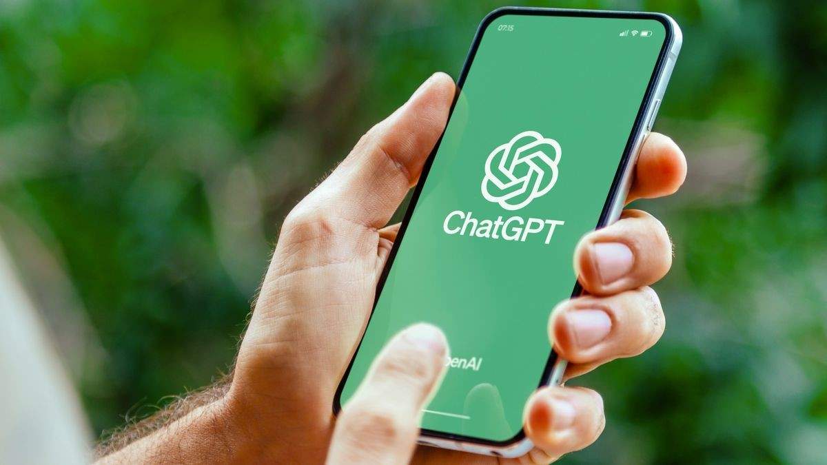 OpenAI y su incursión en el hardware: ¿El nacimiento del "ChatGPT Phone"?