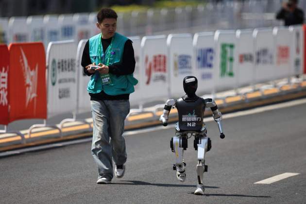 beijing pekin mitja marató robot corre efe 2 beijing pekin mitja marató robot corre efe 2