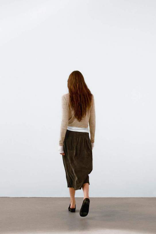 Falda midi pespuntes piel ante