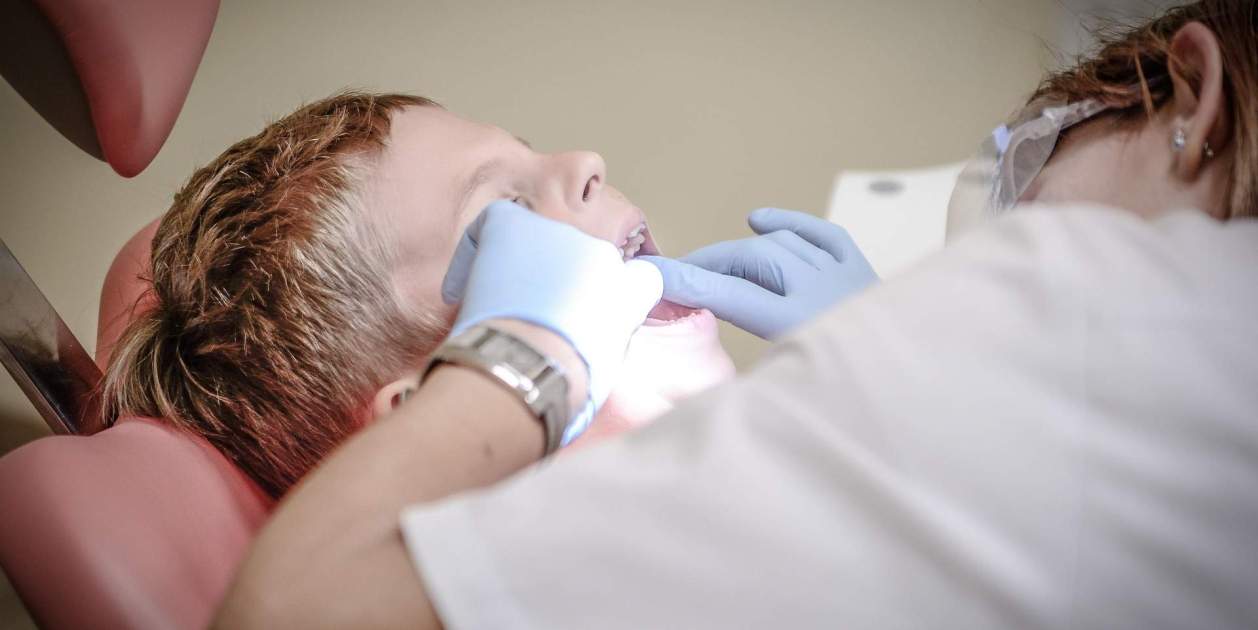 Imatge d'una revisió al dentista