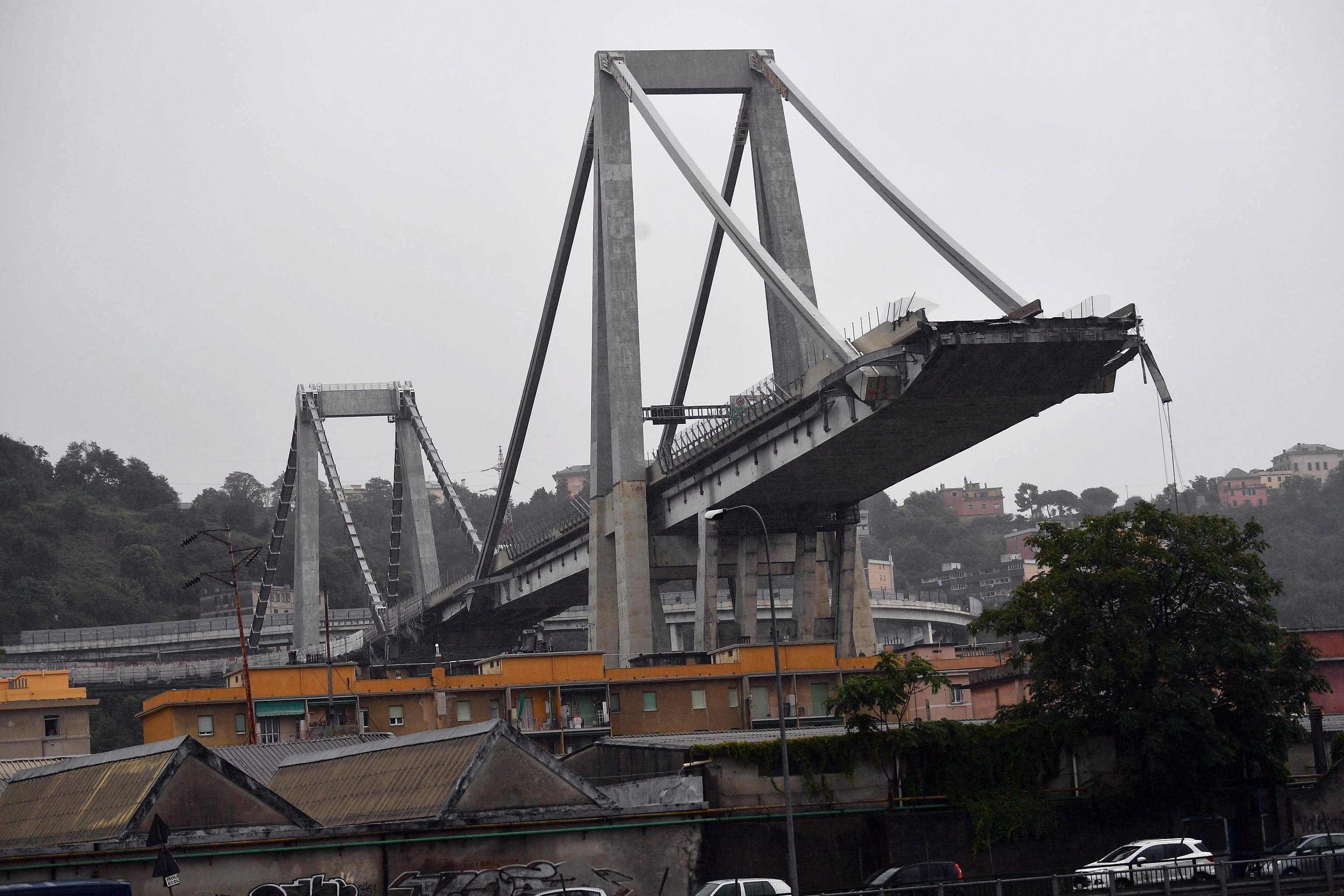 Un futbolista sobrevive al hundimiento del puente de Génova