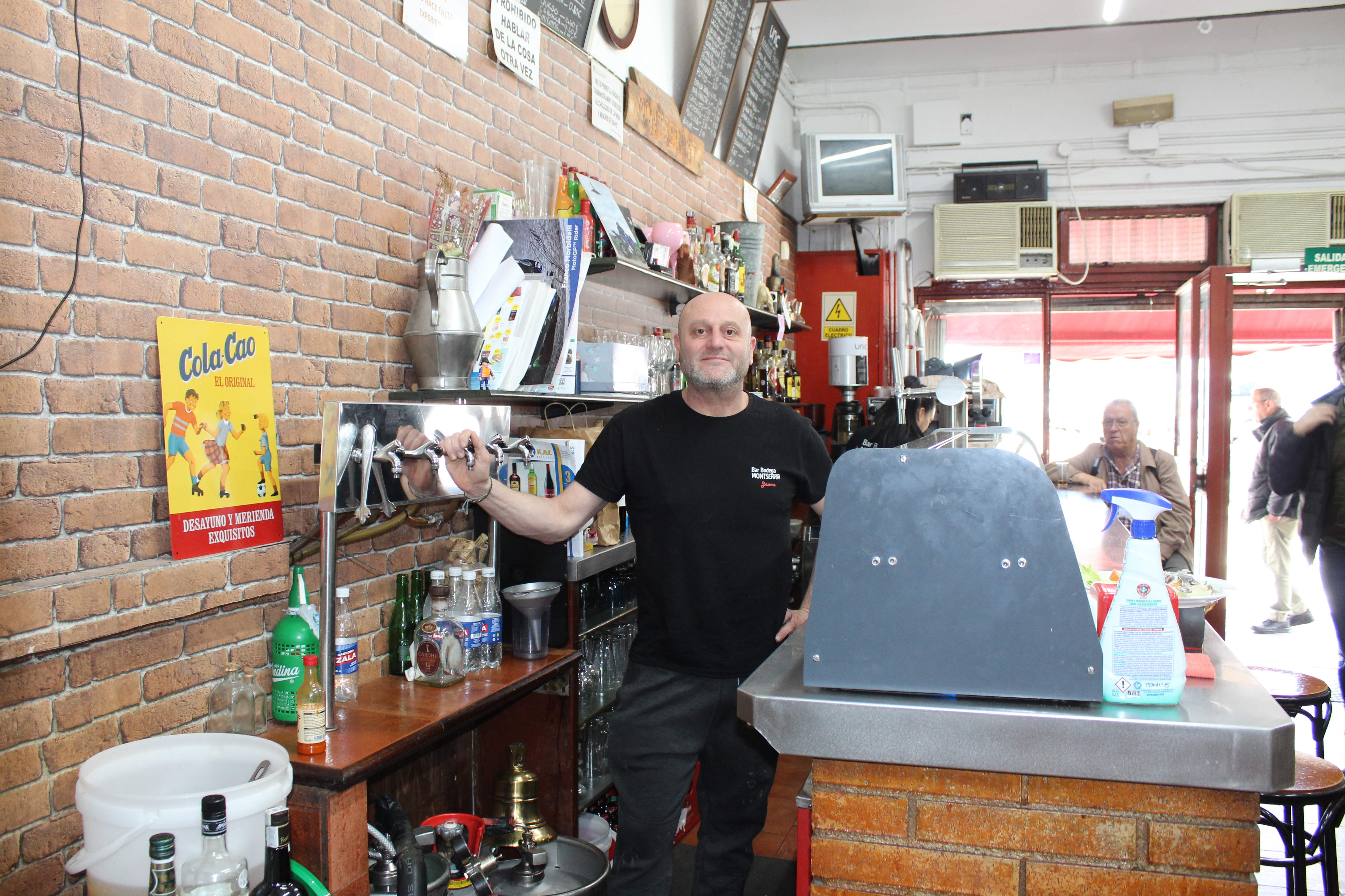 La mejor bodega de Hospitalet celebra veinticinco años sirviendo unos desayunos de tenedor espléndidos