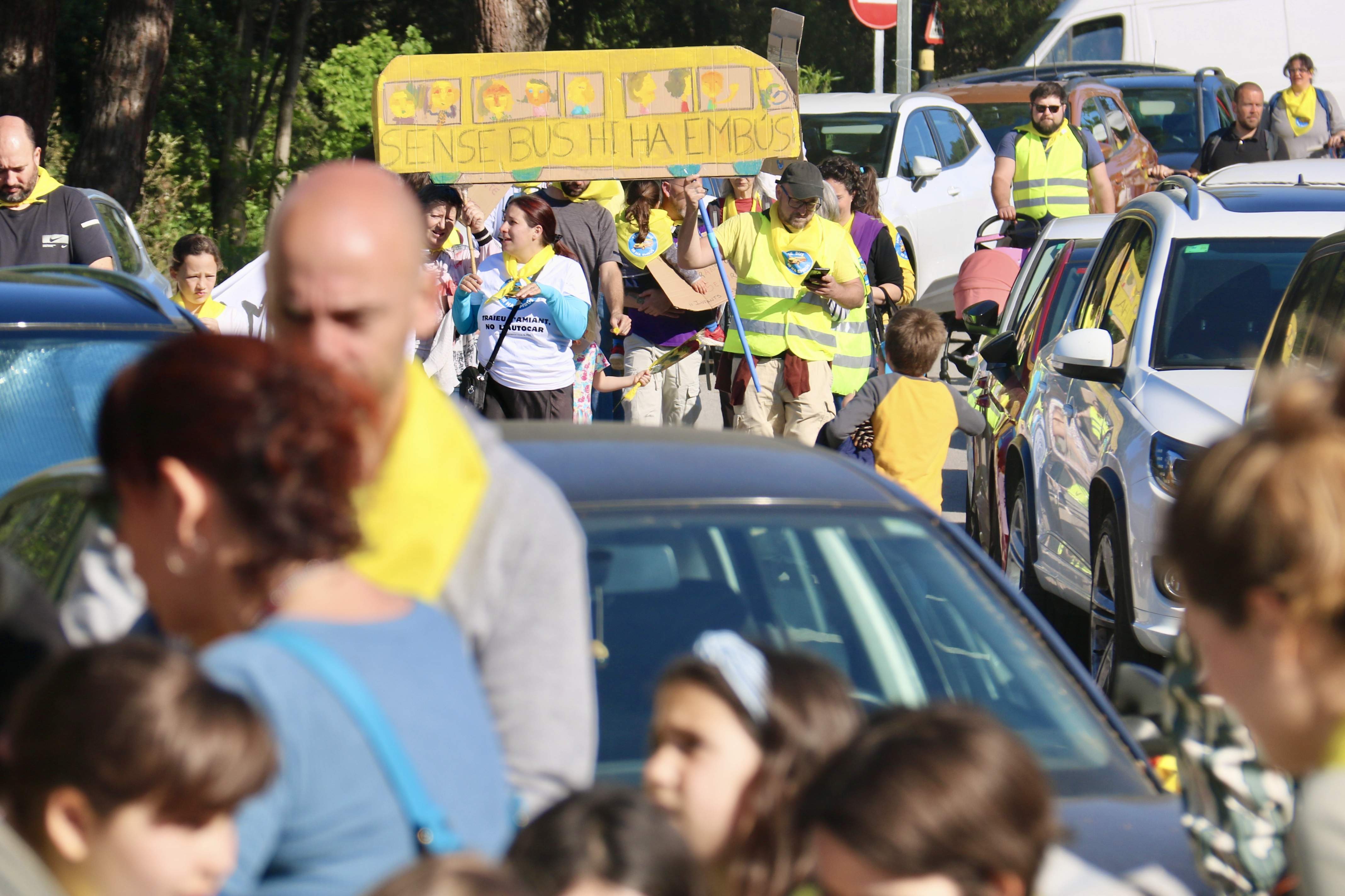 Manifestació per la retirada de l'autobus de l'escola de Bellaterra (3) Manifestació per la retirada de l'autobus de l'escola de Bellaterra (3)