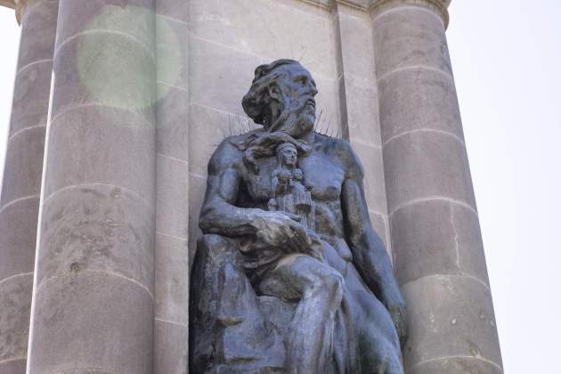 Estatua plaça catalunya moreneta / Foto: Carlos Baglietto